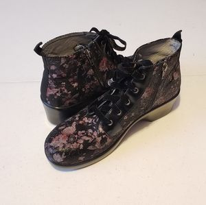 Alegria Flower Boots Womens Size 9.5